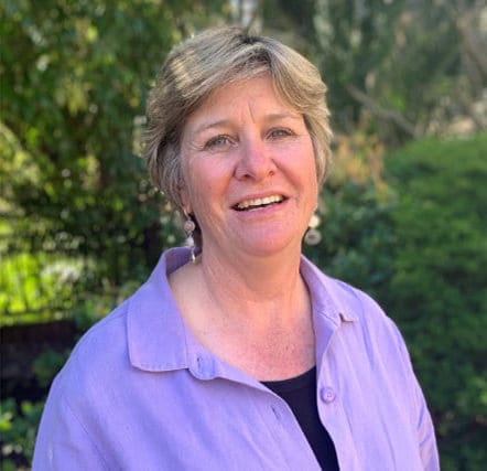Lu-Hogan_Bio_442x427px